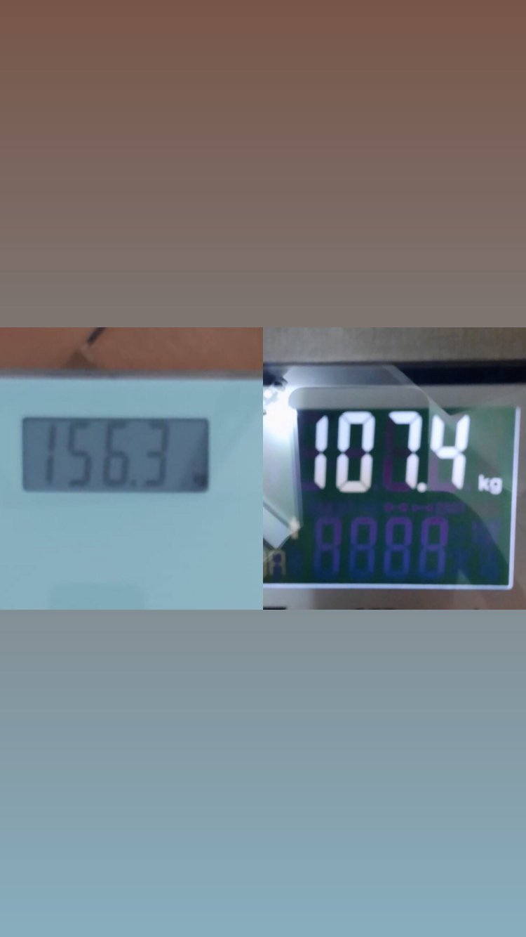 Cântar înainte și după: de la 156,3 kg la 107,4 kg